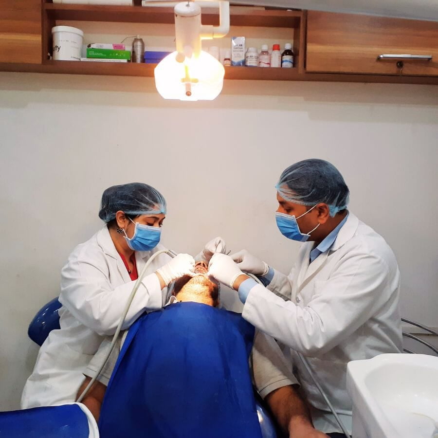 Dental treatment is provided by a cosmetic dentist and prosthodontics at a dental clinic.